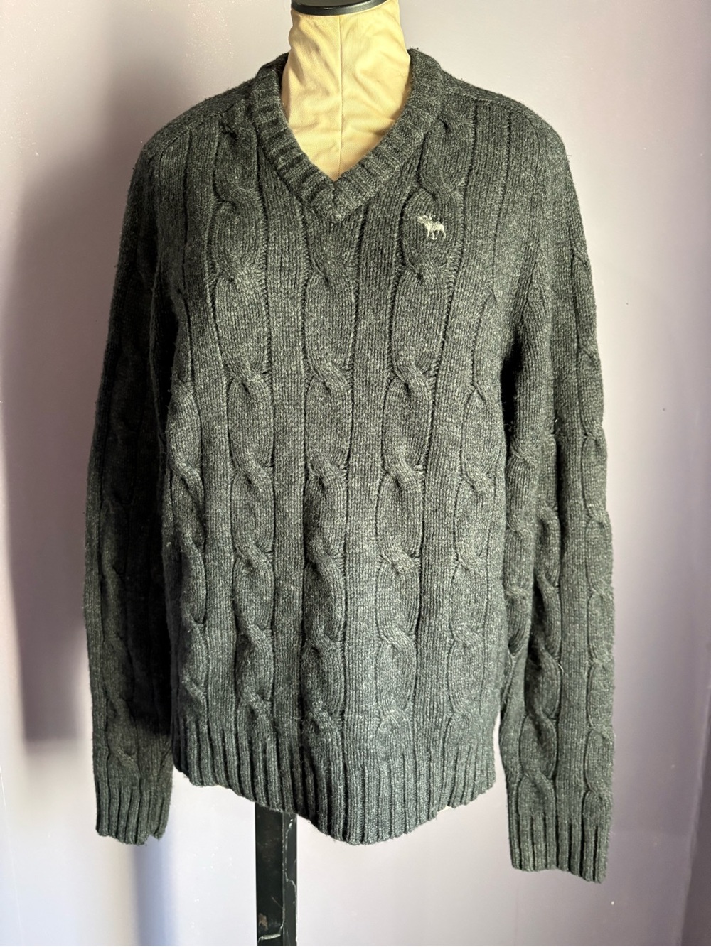 Abercrombie & Fitch Dark Gray Cable Knit V-Neck Sweater 1008